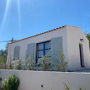 https://maison-avec-vue-sur-le-massif-de-l-etoile.fr-provencehotel.com